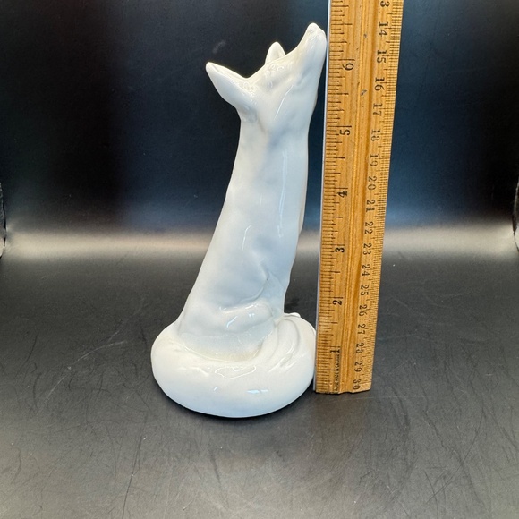 Herend Hungary pure white sitting fox porcelain figurine. Excellent condition. - Picture 9 of 11